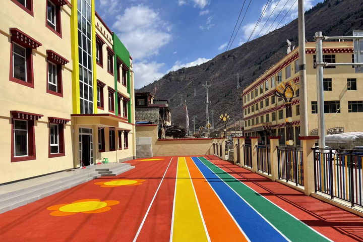 新龙县如龙镇幼儿园项目