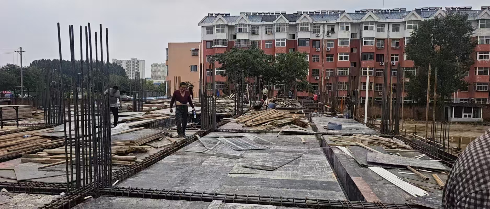 迁安市滨河村街道二层门市