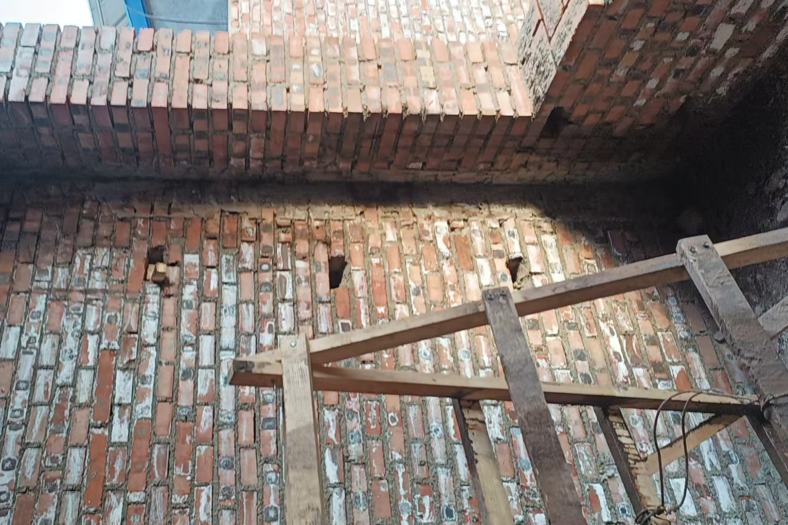 高岭镇芹菜岭村 翟先生