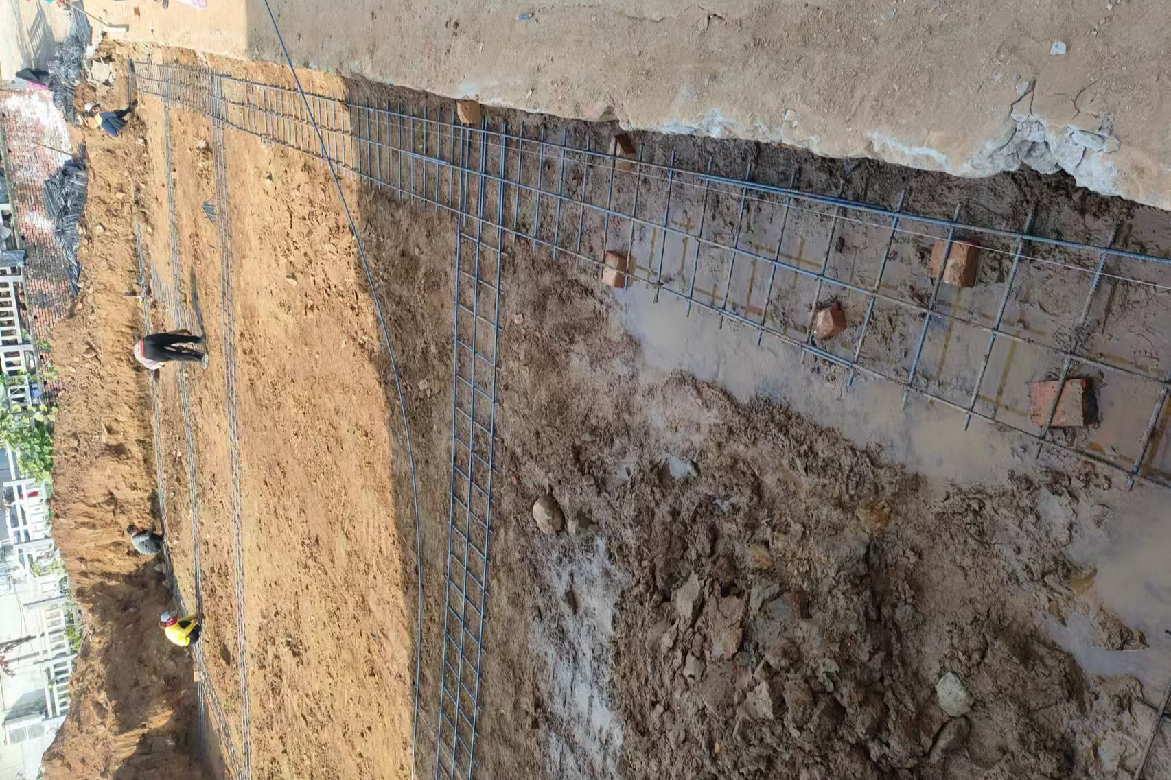 高岭镇芹菜岭村 翟先生